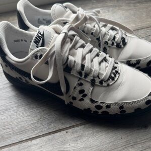 Nike White and Black Patterned Sneakers